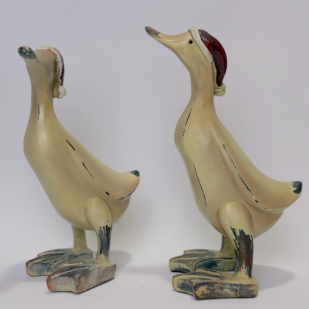 Folk Art Christmas Goose / Duck Wood Grain Look Wooden / Resin Carved Painted